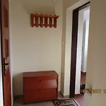شقة U Adama